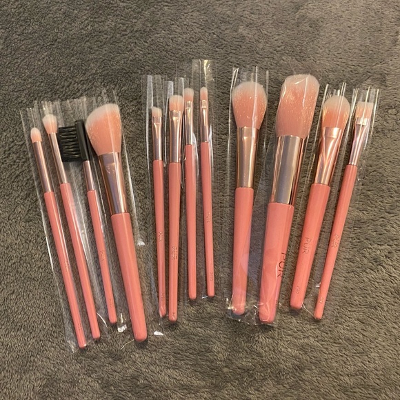 Pur cosmetics 12 pack travel set- brand new! - Picture 5 of 6